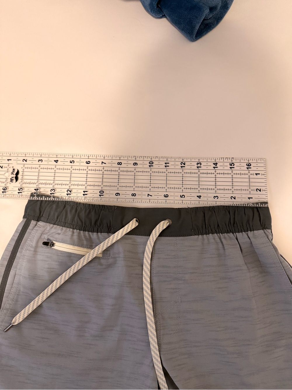 Vuori Men's Banks 5” Shorts - Size Small - Light Cloud Escape - Picture 5 of 7